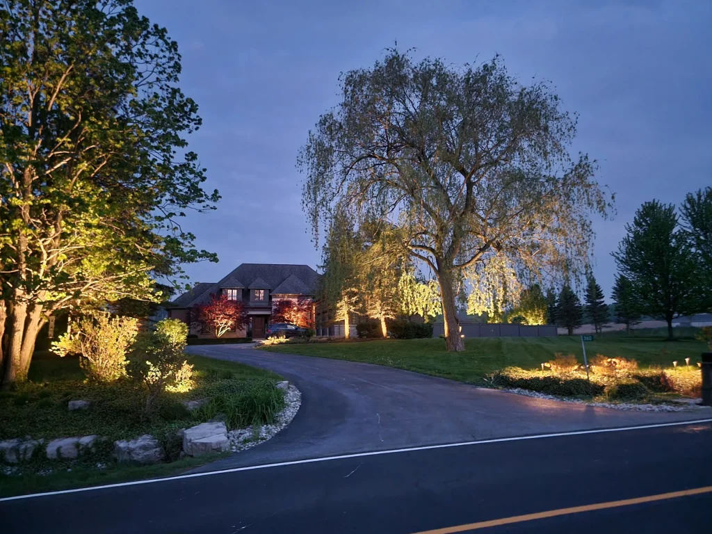 Before-and-after landscape lighting comparison – Toronto property
